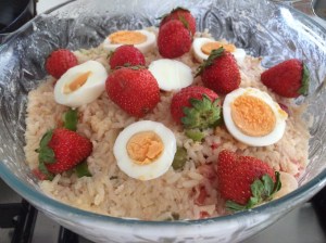 insalata di riso con fragole